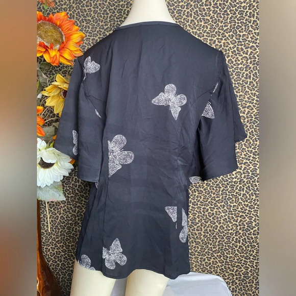 🦋B2G1🦋UNIQUE VINTAGE 1940’s Black Butterfly Print Cecilia Blouse NWT | MED | - Picture 4 of 9